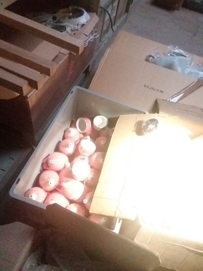 petit abat jour en porcelaine 
stock de fils...