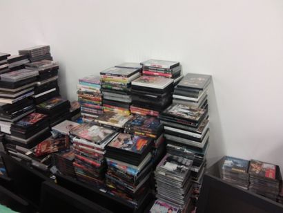 important lot de dvd et cd et disque