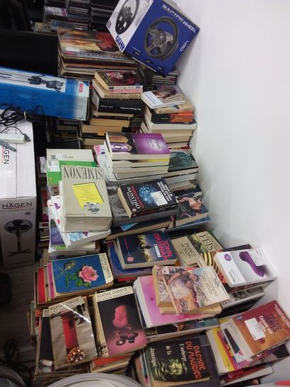 important lot de livres de poche