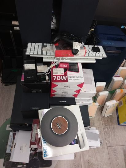2 Claviers Apple
lot de chargeurs