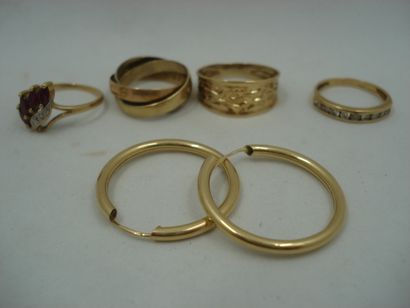2 Rings Gold 18kt and stones 3,57g 1 Pair...