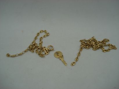 2 pieces of chain Gold 18kt 10,51 g 1 pendant...