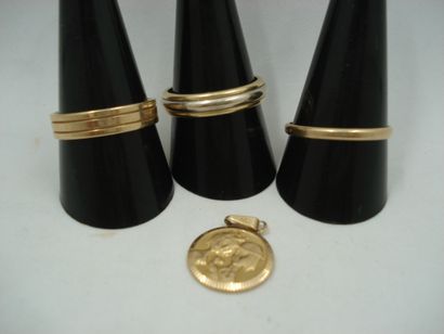 1 Pendant Gold 18kt 1,89g 2 Wedding rings...