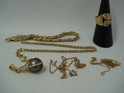 1 Ring Gold 18kt and stones 2,02g 2 Bracelets...