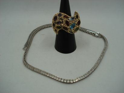 1 Ring Gold 18kt and stones 15,60g 1 Necklace...