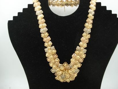 1 Gold necklace 3 tones 18kt 71,85g 