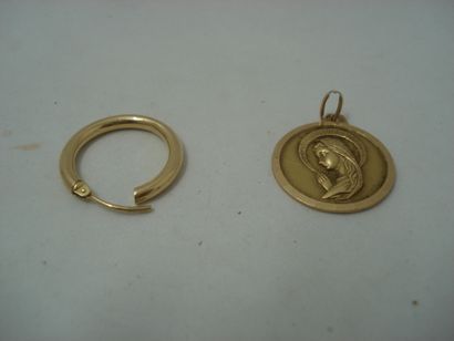 1 Pendant Gold 18kt 3,25g 1 Buckle Gold 18kt...