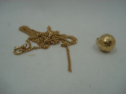 1 Pendant Gold 18kt 1,11g 1 Chain Gold 18kt...