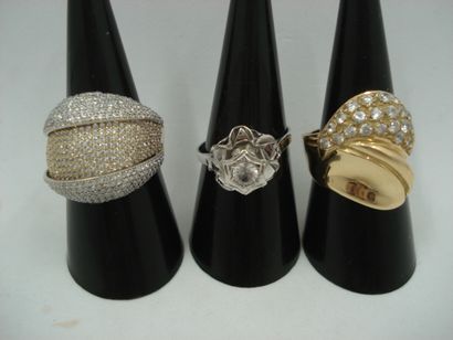 3 Rings 18kt Gold and stones 18,85g PB: 18,85g...