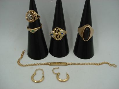 1 Paire de boucles Or 18kt 0,83g 4 Bagues...