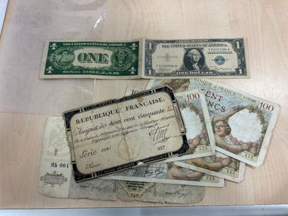 Lot de billets avec dollars imprimé par ...