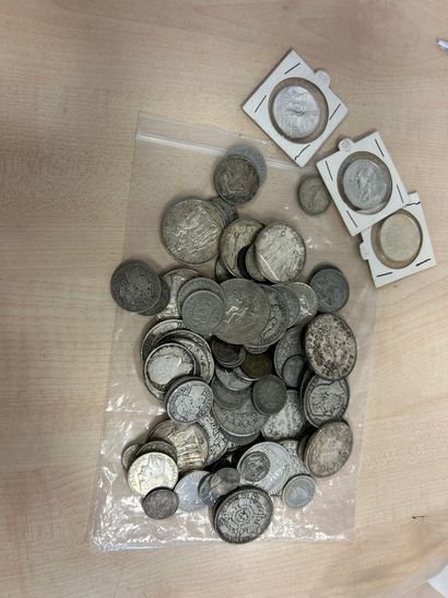 1 lot de monnaies comprenant : 
23 pieces...