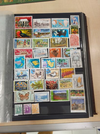 Quatre albums de timbres divers (neufs et...