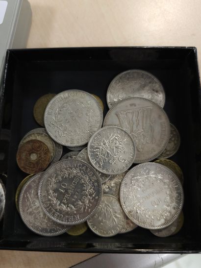 lot de pieces en argent comprenant
1 x 50...