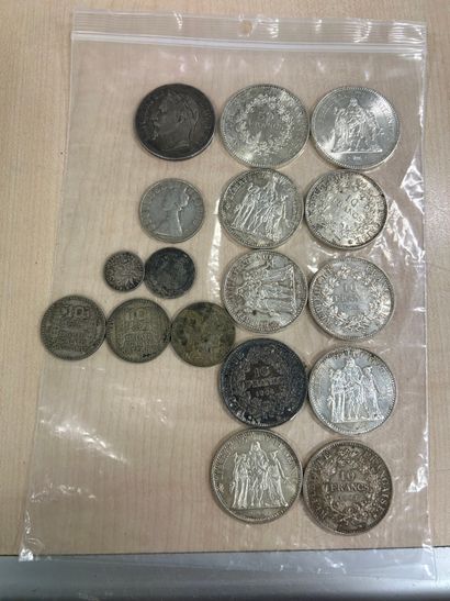 8 pièces de 10 francs en argent
2 pièces...