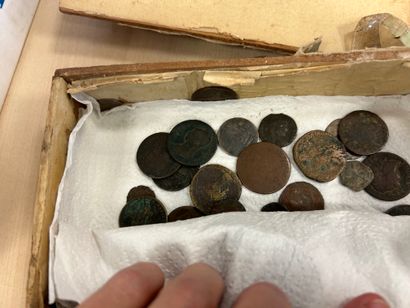 Boite de pièces de monnaies anciennes dont...