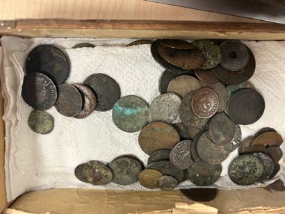 Boite de pièces de monnaies anciennes dont...