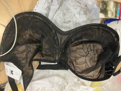 Lot de trois soutien-gorges Taille 100 F
SANS...