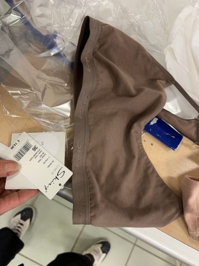 Lot de 3 culottes et 1 brassière 
SKINY 
taille...