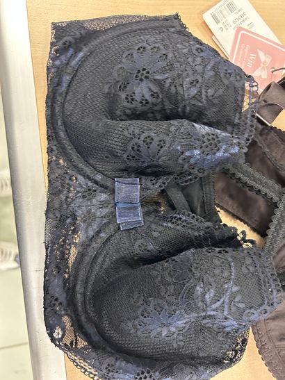 Lot de trois soutien-gorges Taille 75 C
WACOAL
PRIMA...