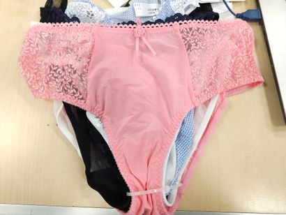 Lot de quatre culottes taille
42
EMPREINTE
WACOAL
MARIE...