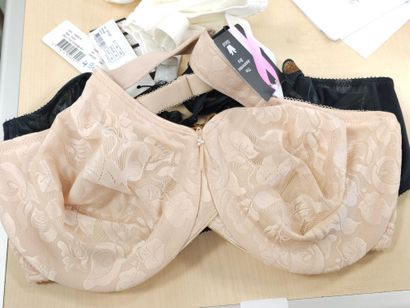 Lot de trois soutien-gorge taille 100 E
EMPREINTE
WACOAL
LINGA...
