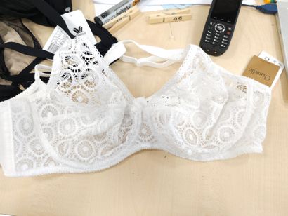 Lot de trois soutien-gorge taille 
100C
...