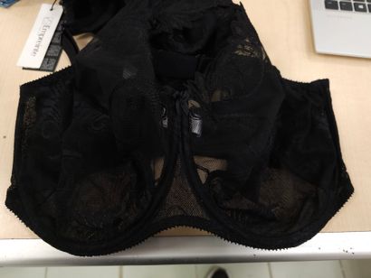 Lot de trois soutien-gorge taille 
95G
PRIMA...