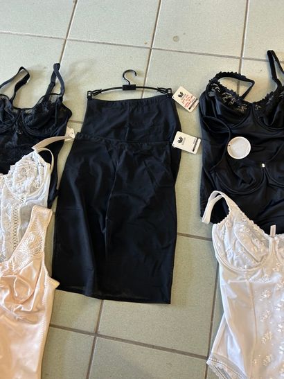 Lot de bodies comprenant : 
Body ANITA taille...