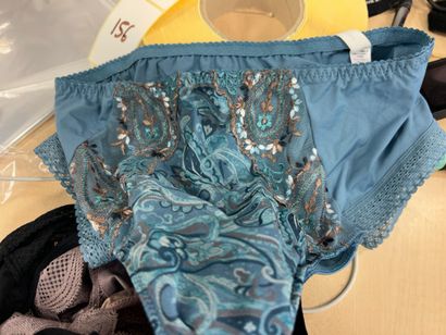 Lot de quatre culottes Taille 40
MARIE JO
CHANTELLE...