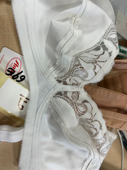 Lot de trois soutien-gorges Taille 90 B
...