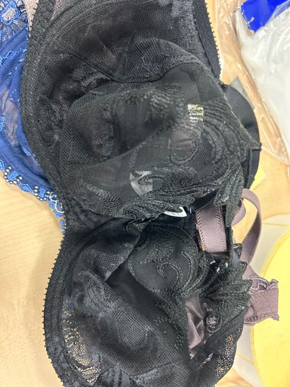 Lot de trois soutien-gorges Taille 90 C
CHANTELLE...