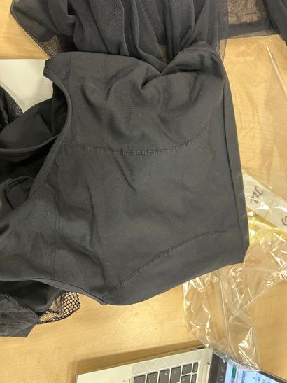 Lot de deux culottes et un body taille M
WACOAL
WACOAL
WACOAL
SANS...