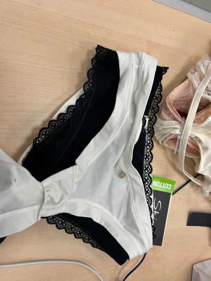 Lot de quatre culottes Taille 36
2 Skiny
WACOAL
Softy...