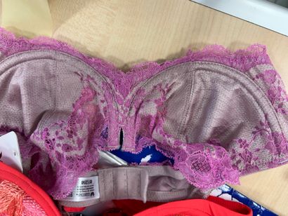 Lot de trois soutien-gorges Taille 95 B
...