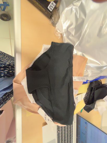 Lot de quatre culottes Taille M
3 SKNB
MARIE...