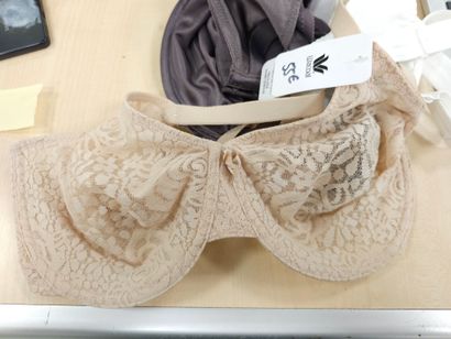 Lot de trois soutien-gorge taille 
95E
W...