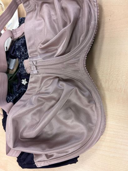 Lot de trois soutien gorges taille 90 F
PRIMA...