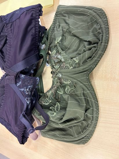 Lot de trois soutien gorges taille 90 F
PRIMA...
