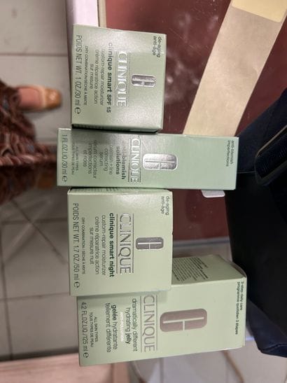 CLINIQUE
1) crème réparatrice action sur...