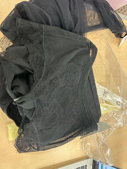 Lot de deux culottes et un body taille M
WACOAL
WACOAL
WACOAL
SANS...