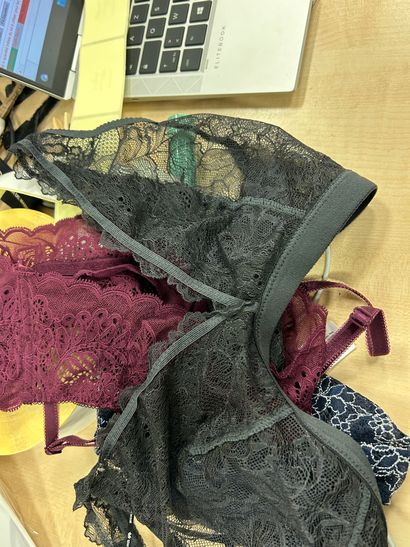 Lot de trois soutien-gorge Taille S
sans...