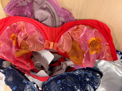 Lot de trois soutien-gorges Taille 95 B
...