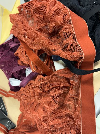 Lot de trois soutien-gorge sans armature...