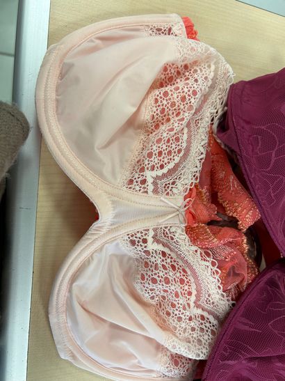 Lot de trois soutien-gorges Taille 90 E
Marie...