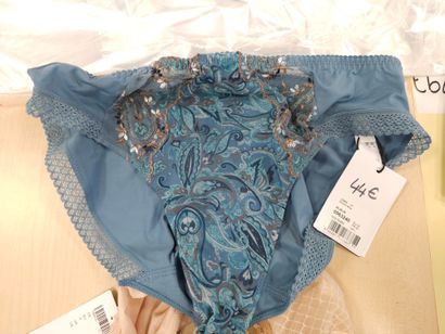 Lot de quatre culottes taille
42
CHANTELLE
PRIMA...