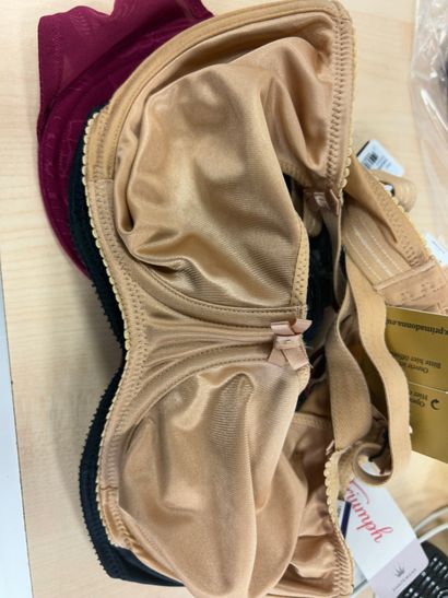 Lot de trois soutien-gorges Taille 90 C
TRIUMPH
EMPREINTE
PRIMA...