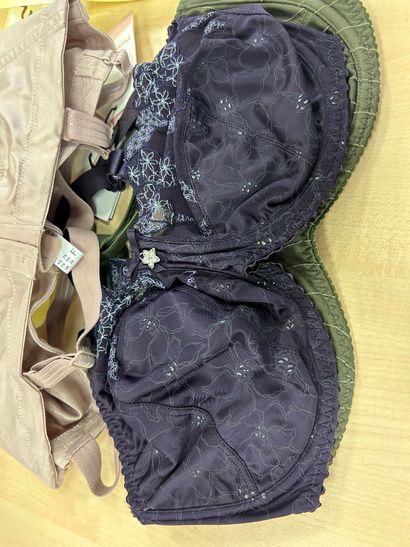 Lot de trois soutien gorges taille 90 F
PRIMA...