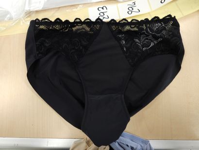 Lot de quatre culottes taille
L
WACOAL