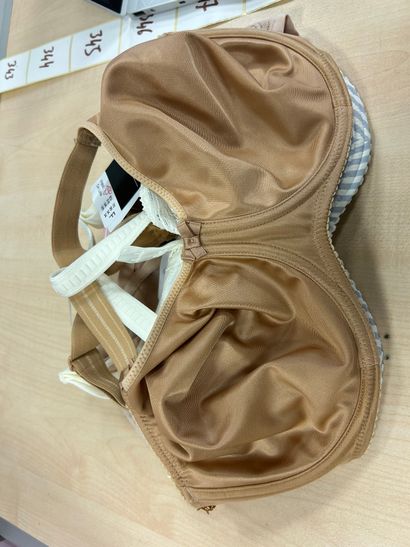 Lot de trois soutien gorges taille 90 F
PRIMA...